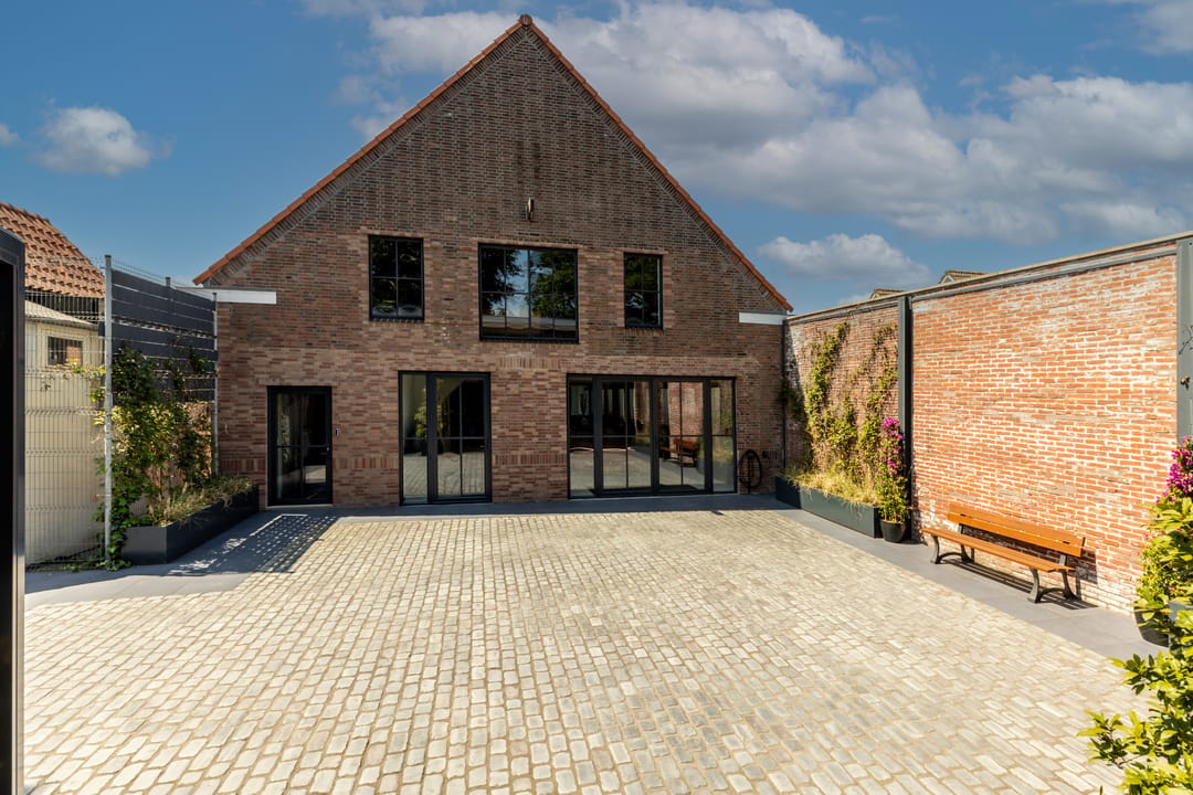 Historic Wine Warehouse Converted into Unique Canal-Side Residence with Guest Apartment and Practice Space — 8