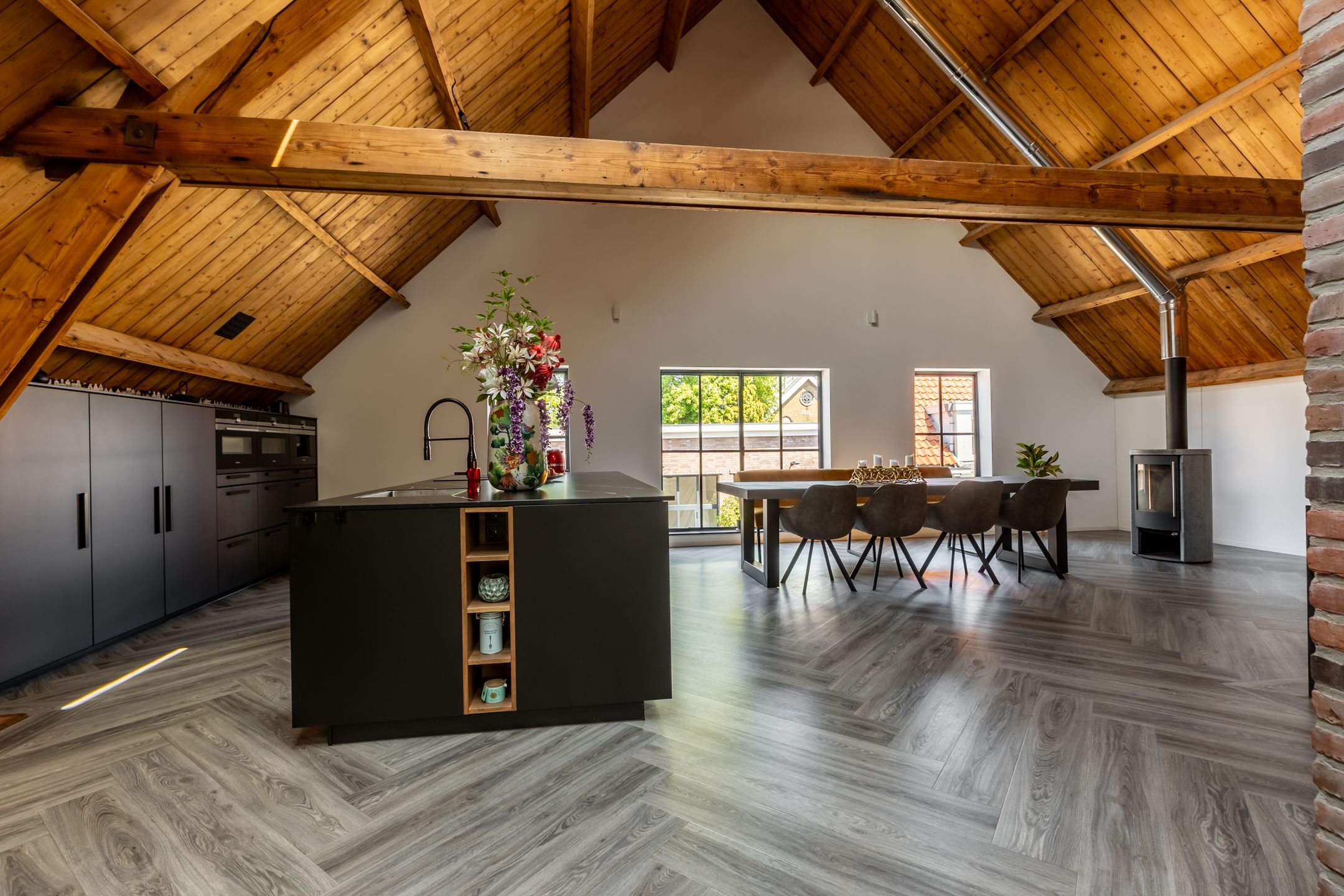 Historic Wine Warehouse Converted into Unique Canal-Side Residence with Guest Apartment and Practice Space — 30