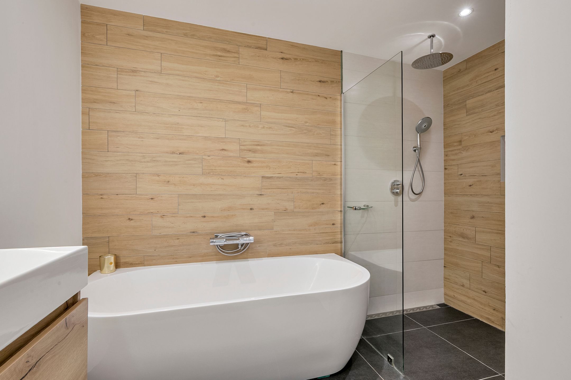 Luxurious Renovated Upper Apartment with Spacious Rooftop Terrace in Huissen Center — 18