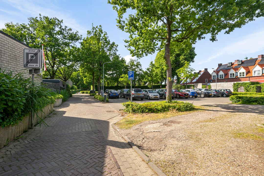 Luxurious Renovated Upper Apartment with Spacious Rooftop Terrace in Huissen Center — 32