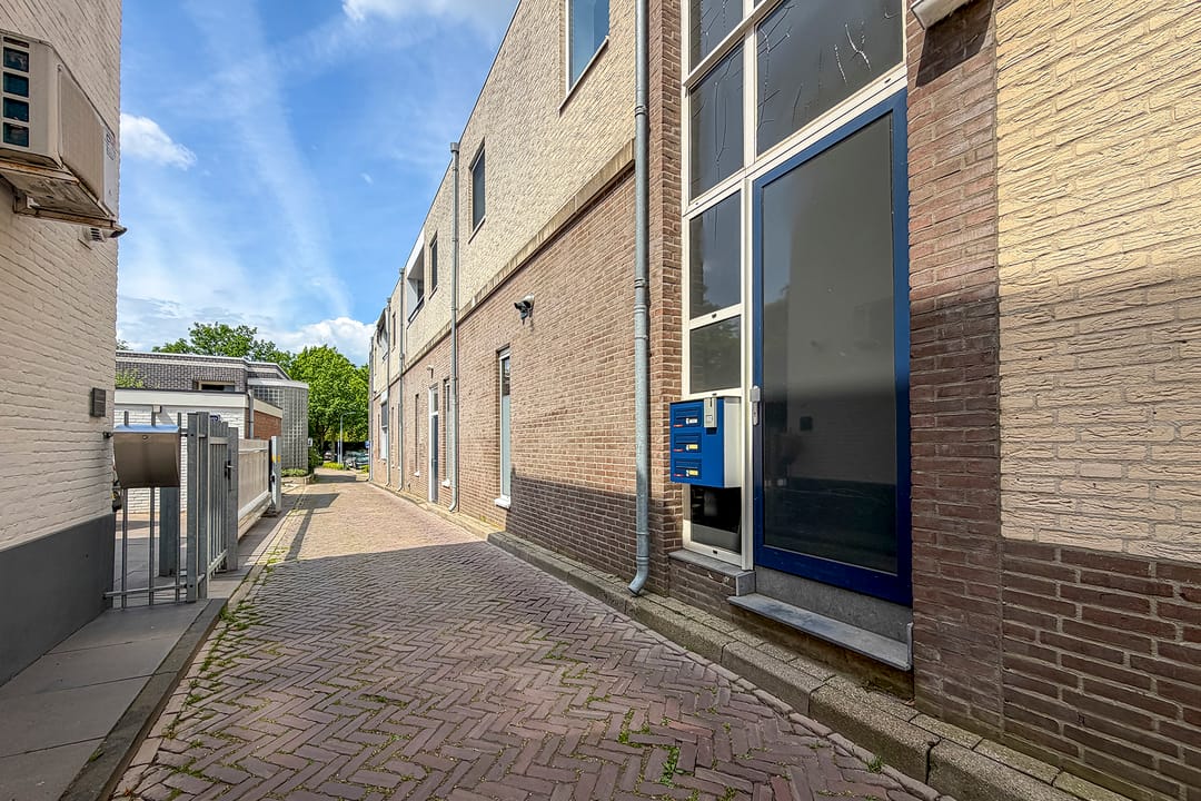 Luxurious Renovated Upper Apartment with Spacious Rooftop Terrace in Huissen Center — 31