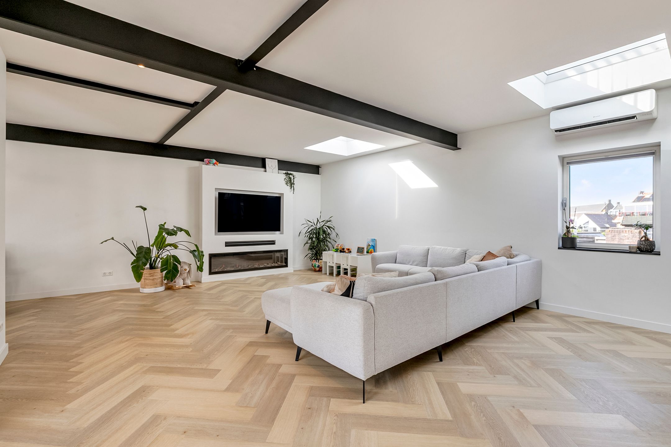 Luxurious Renovated Upper Apartment with Spacious Rooftop Terrace in Huissen Center — 9