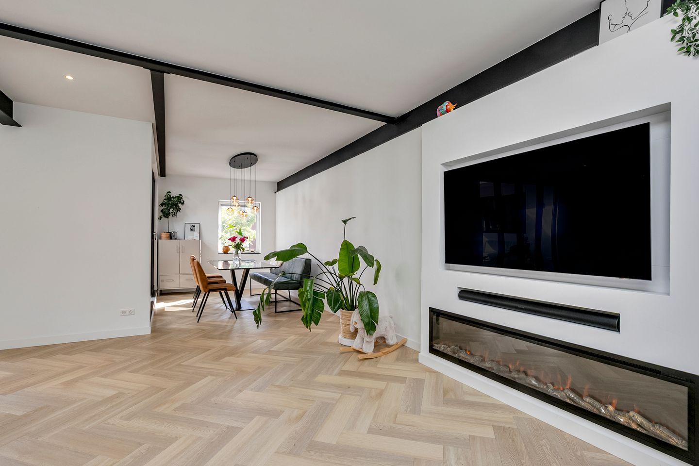 Luxurious Renovated Upper Apartment with Spacious Rooftop Terrace in Huissen Center — 10