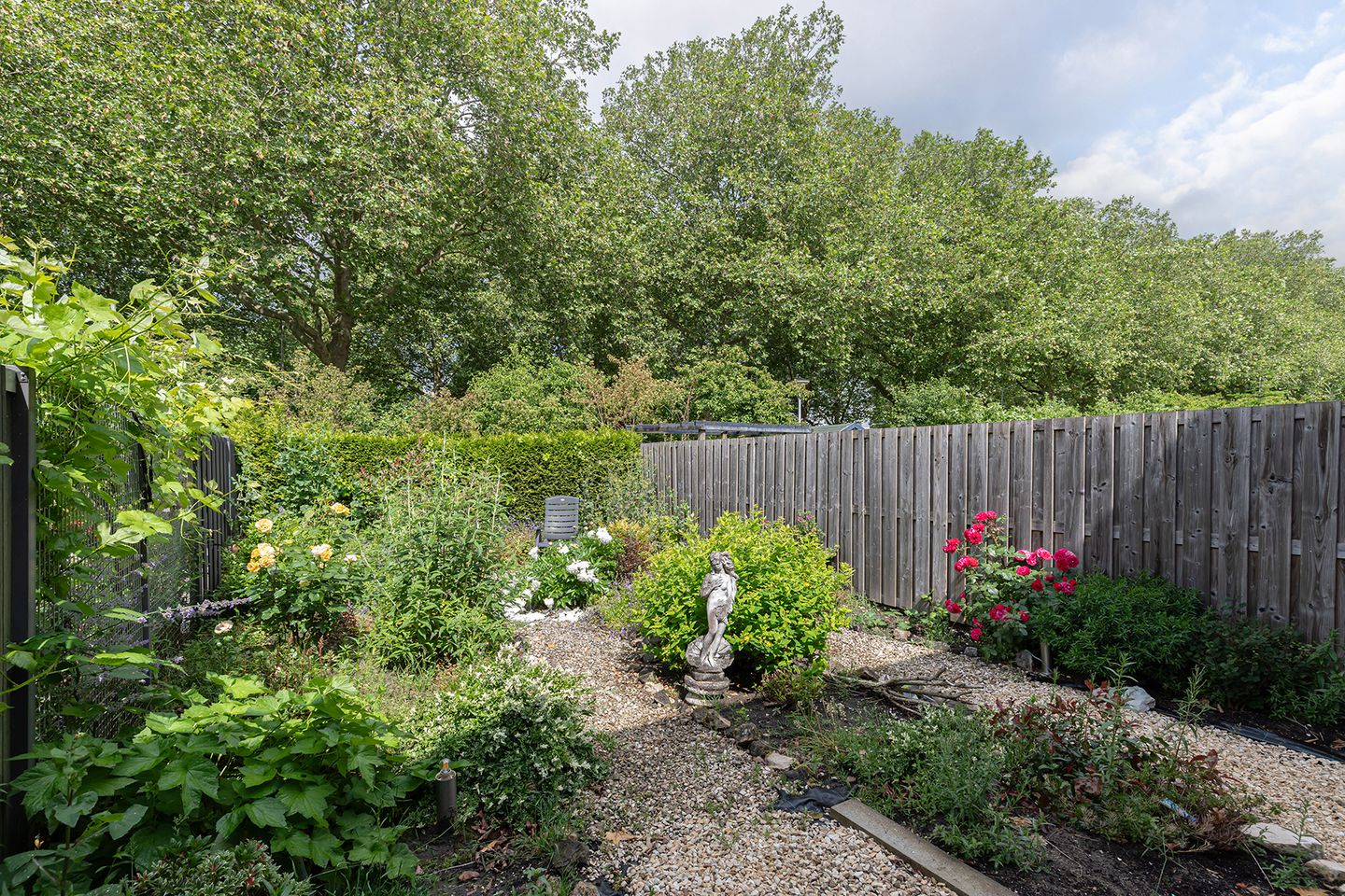 Spacious Terraced House with Four Bedrooms and Private Parking in Green Middenpolder — 25