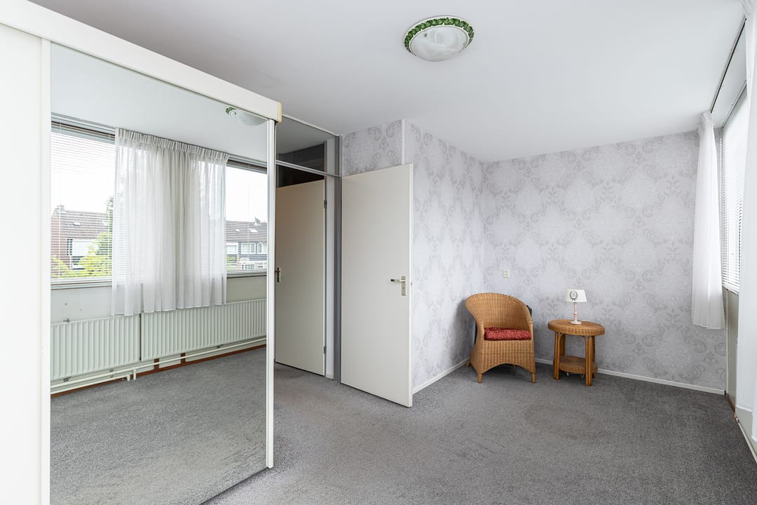 Spacious Terraced House with Four Bedrooms and Private Parking in Green Middenpolder — 16
