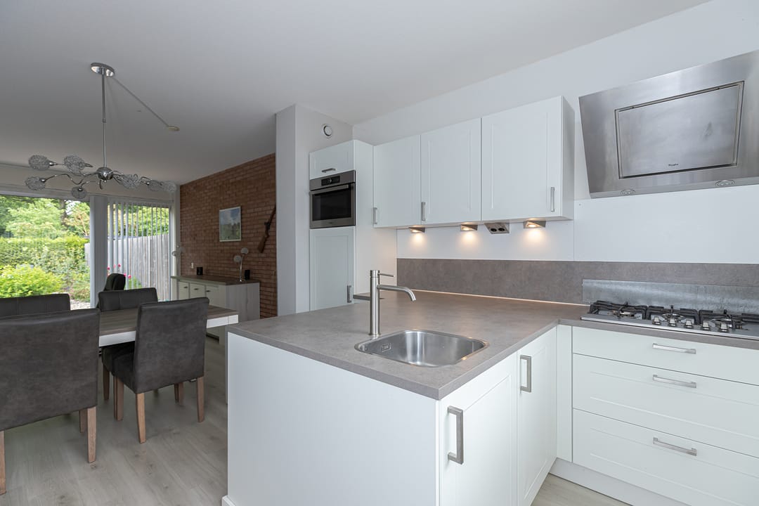 Spacious Terraced House with Four Bedrooms and Private Parking in Green Middenpolder — 13