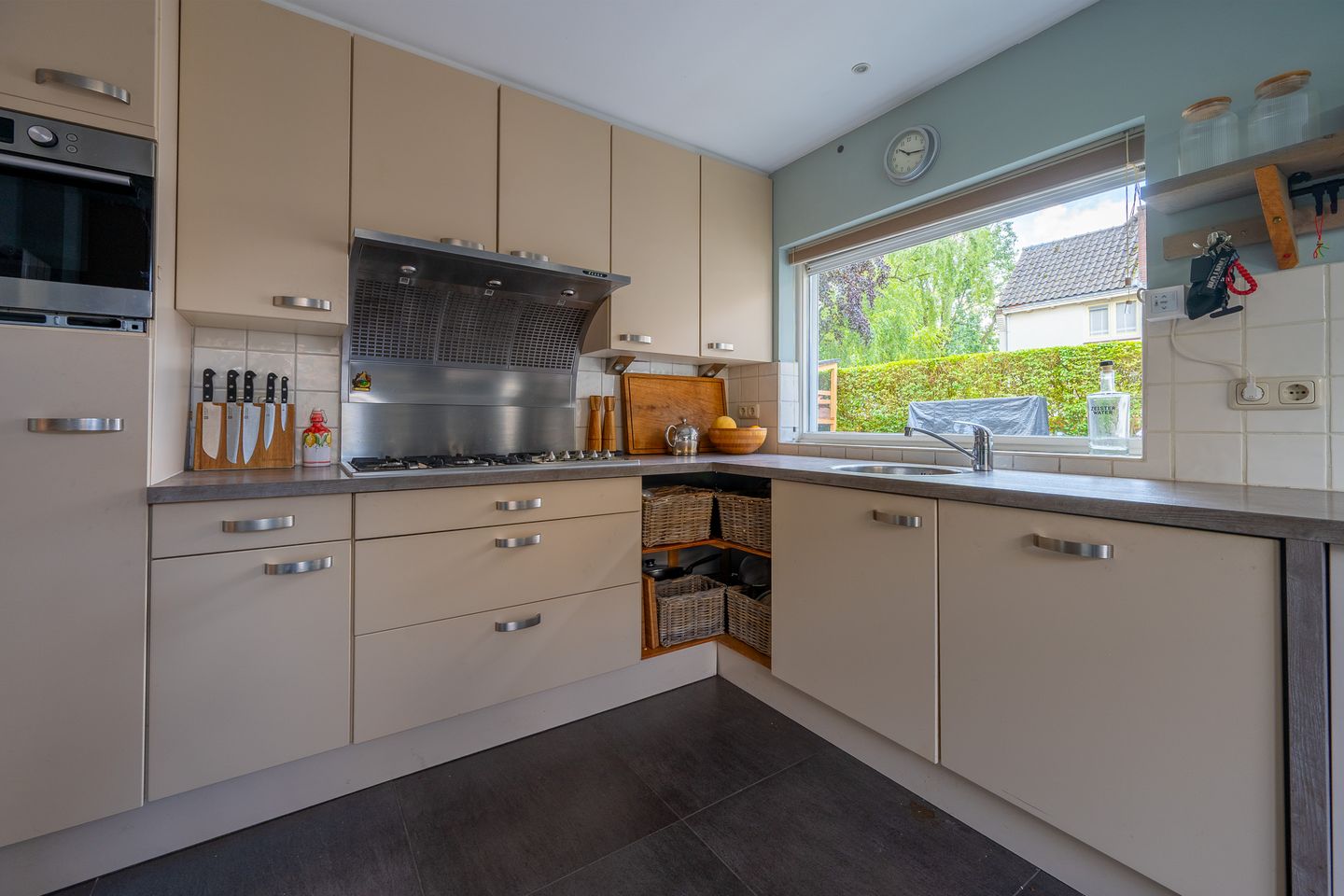 Spacious Semi-Detached Family Home with Versatile Outbuilding in Green Zeist Location — 19