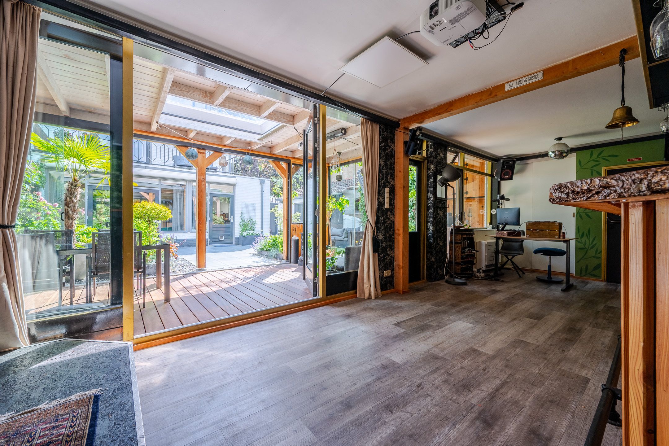 Spacious Semi-Detached Family Home with Versatile Outbuilding in Green Zeist Location — 48