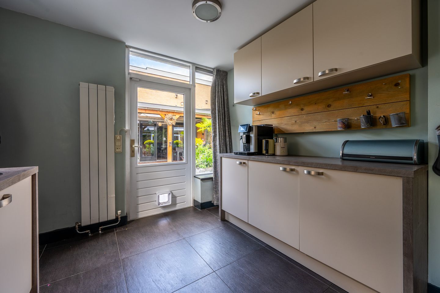Spacious Semi-Detached Family Home with Versatile Outbuilding in Green Zeist Location — 20