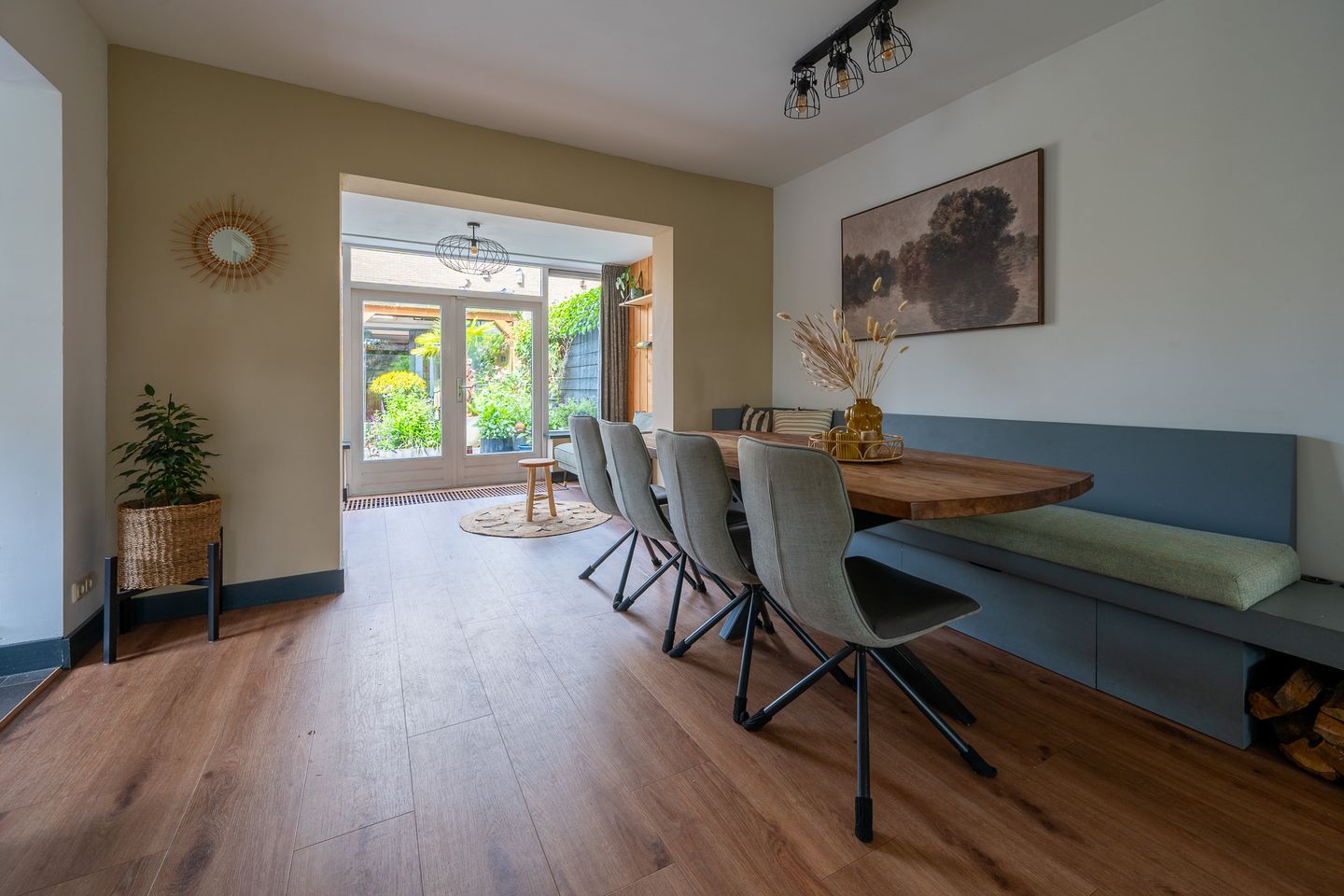 Spacious Semi-Detached Family Home with Versatile Outbuilding in Green Zeist Location — 10