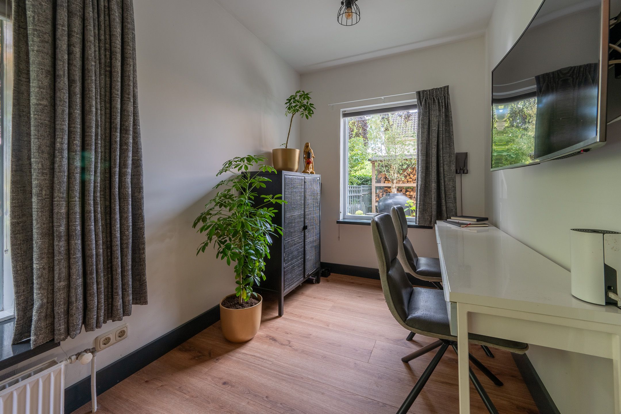 Spacious Semi-Detached Family Home with Versatile Outbuilding in Green Zeist Location — 9