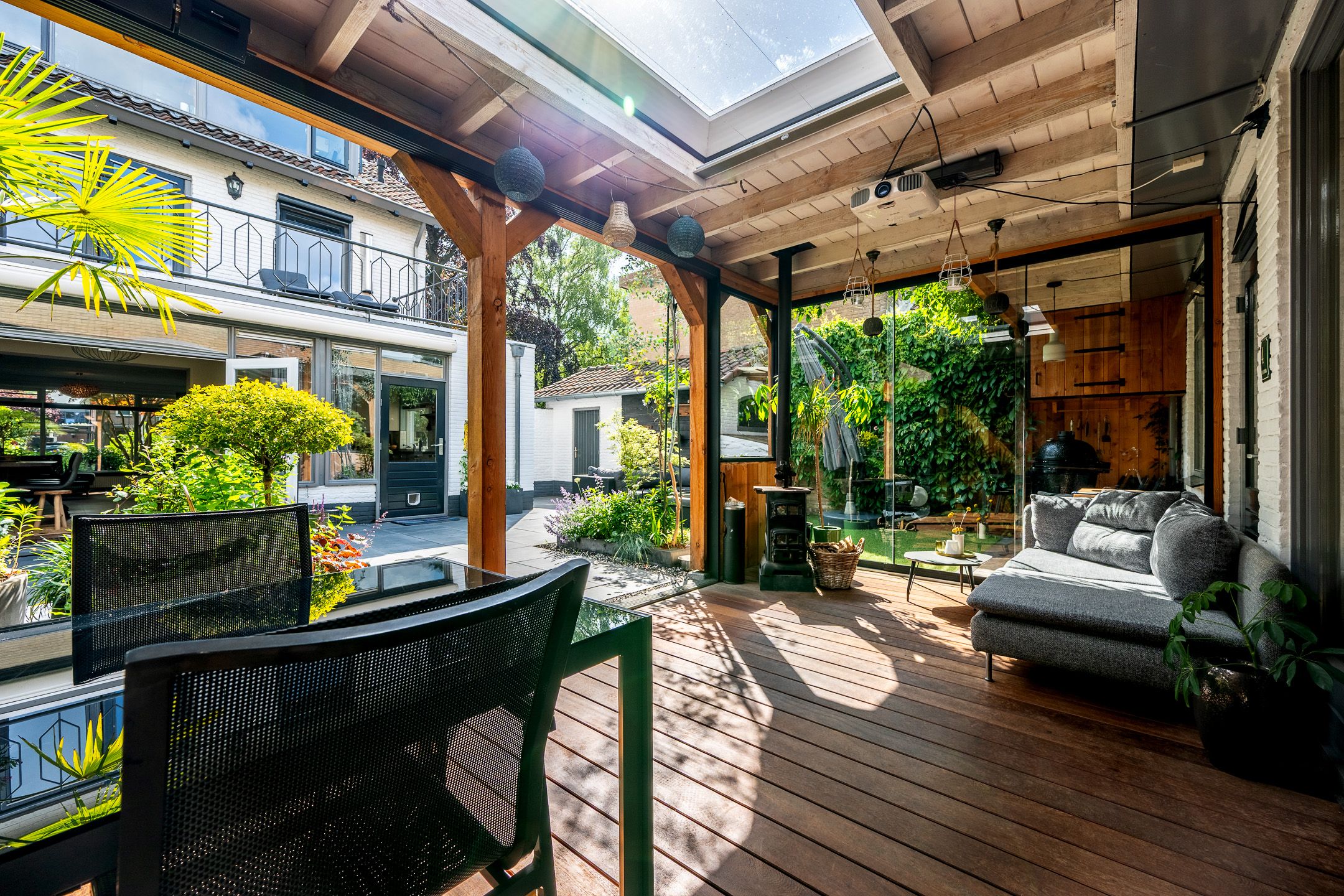 Spacious Semi-Detached Family Home with Versatile Outbuilding in Green Zeist Location — 45