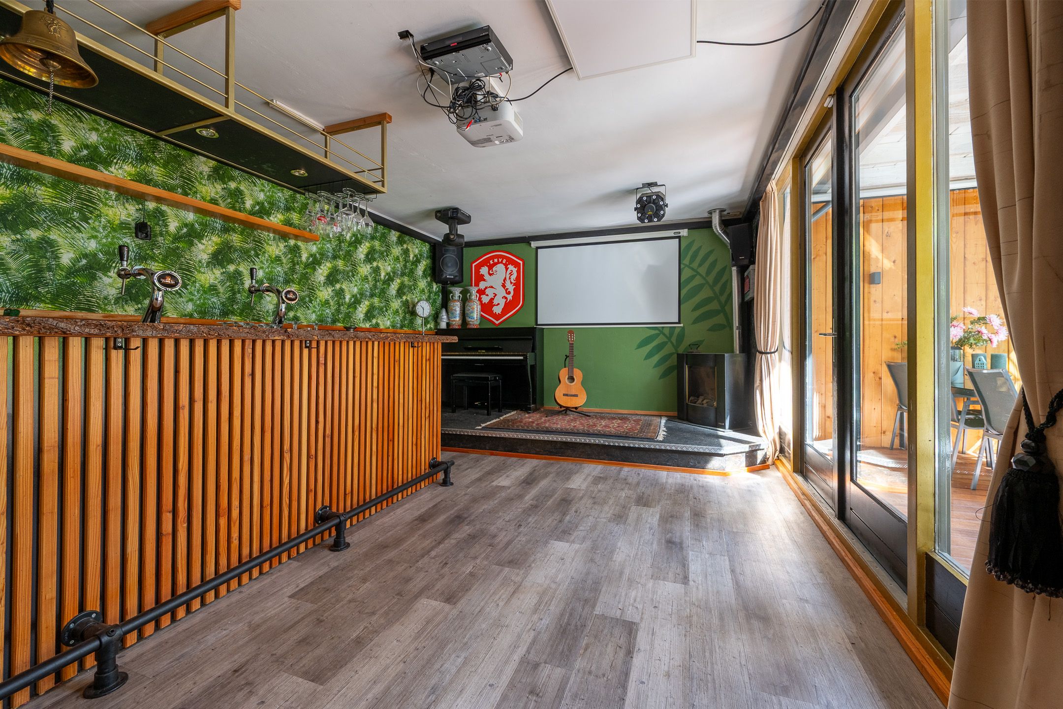 Spacious Semi-Detached Family Home with Versatile Outbuilding in Green Zeist Location — 51