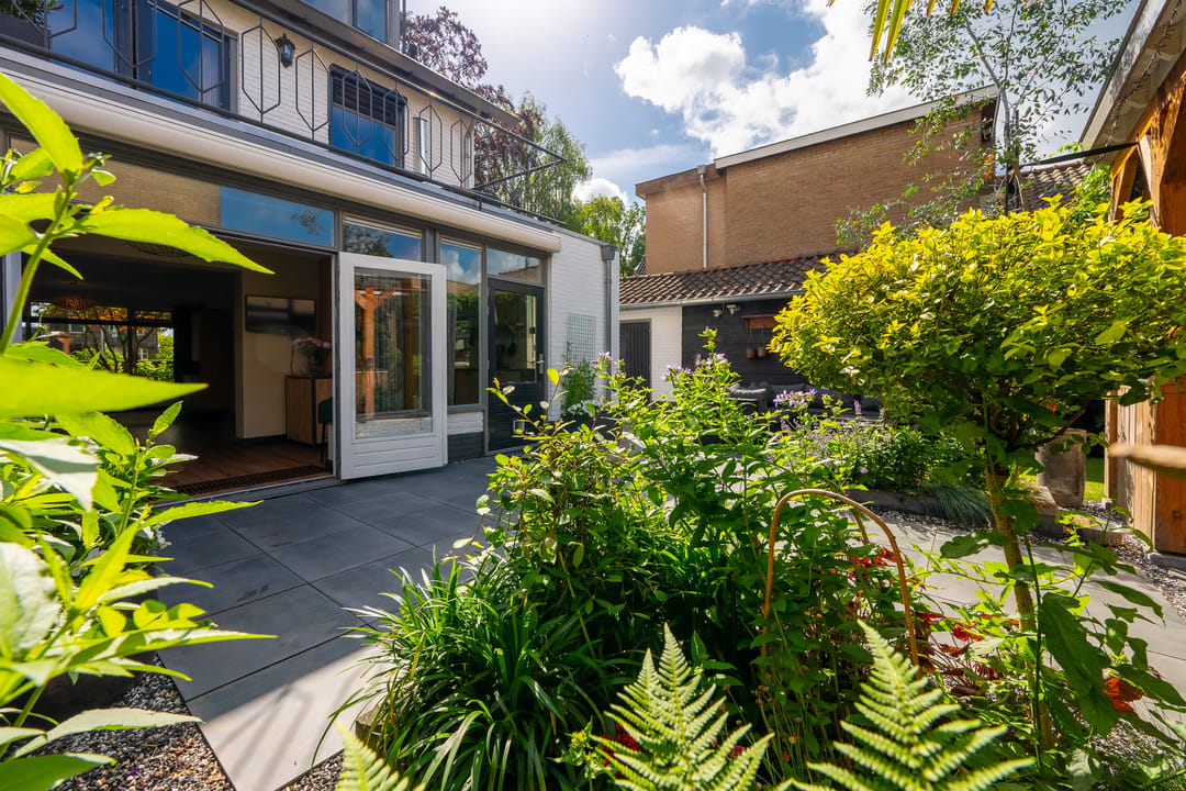 Spacious Semi-Detached Family Home with Versatile Outbuilding in Green Zeist Location — 38