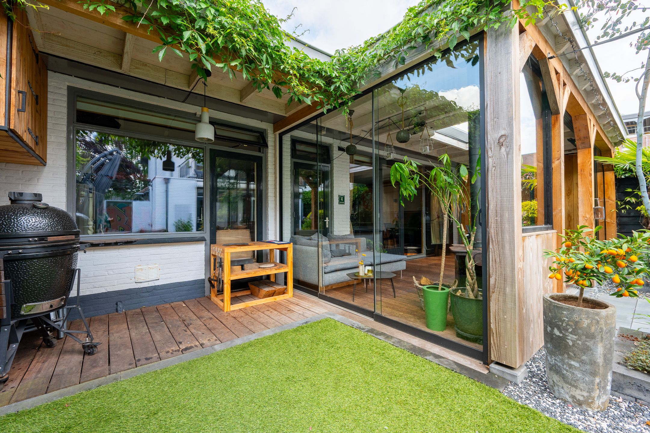 Spacious Semi-Detached Family Home with Versatile Outbuilding in Green Zeist Location — 42