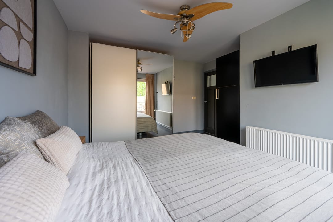 Spacious Semi-Detached Family Home with Versatile Outbuilding in Green Zeist Location — 23