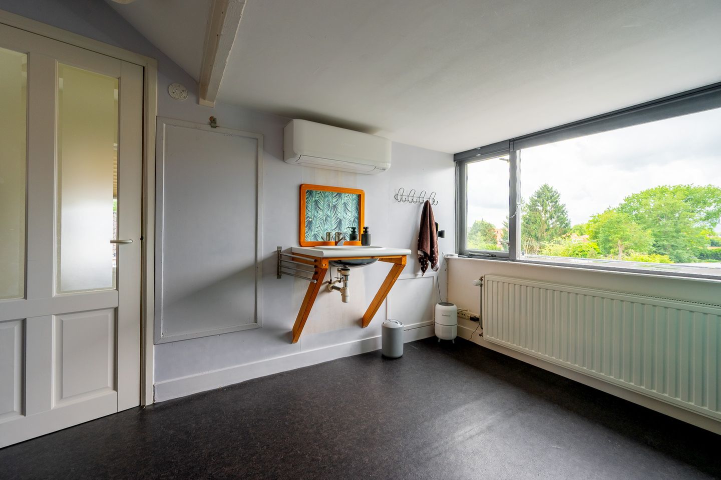 Spacious Semi-Detached Family Home with Versatile Outbuilding in Green Zeist Location — 35