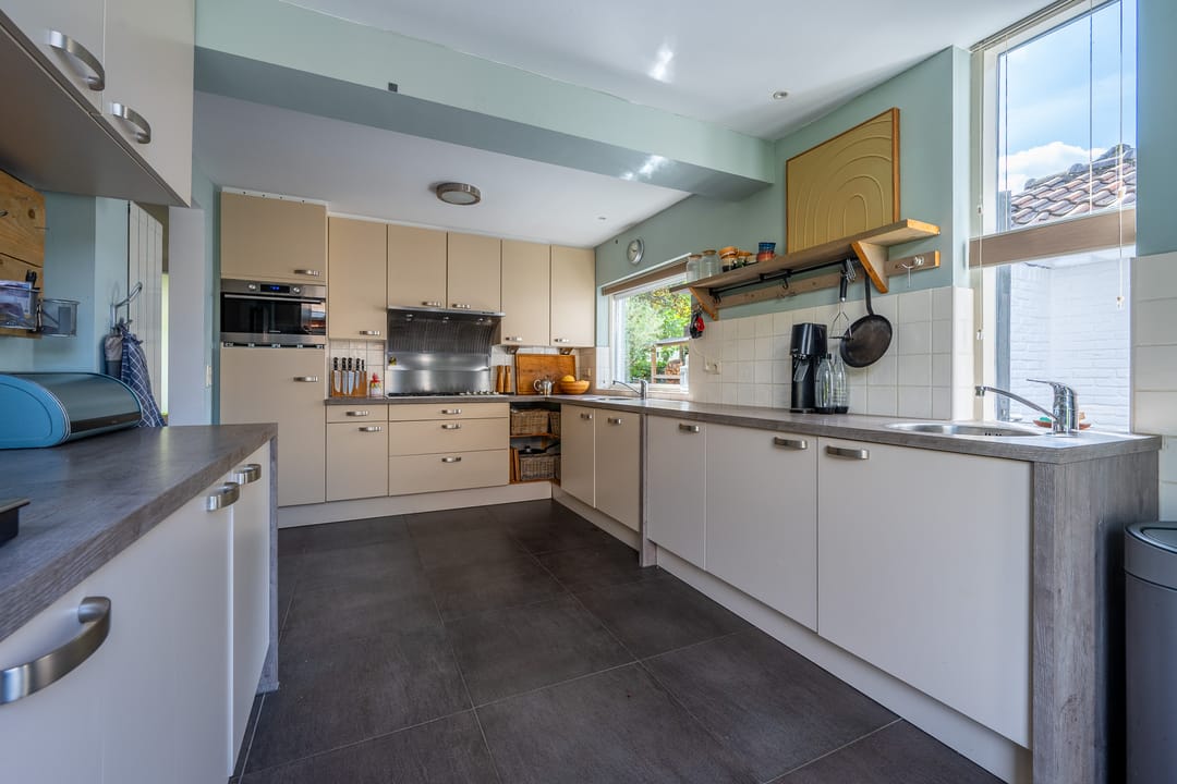 Spacious Semi-Detached Family Home with Versatile Outbuilding in Green Zeist Location — 17