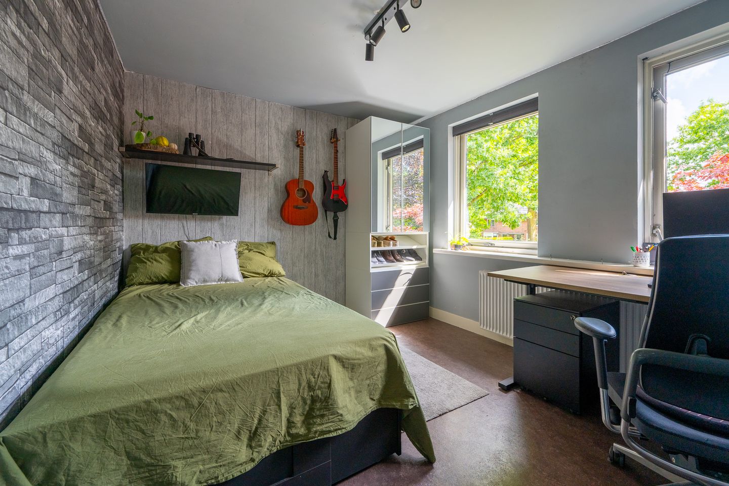 Spacious Semi-Detached Family Home with Versatile Outbuilding in Green Zeist Location — 25