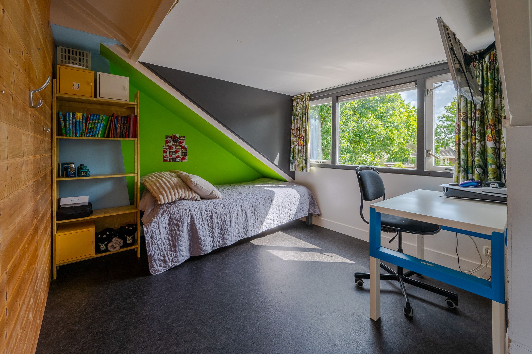 Spacious Semi-Detached Family Home with Versatile Outbuilding in Green Zeist Location — 33