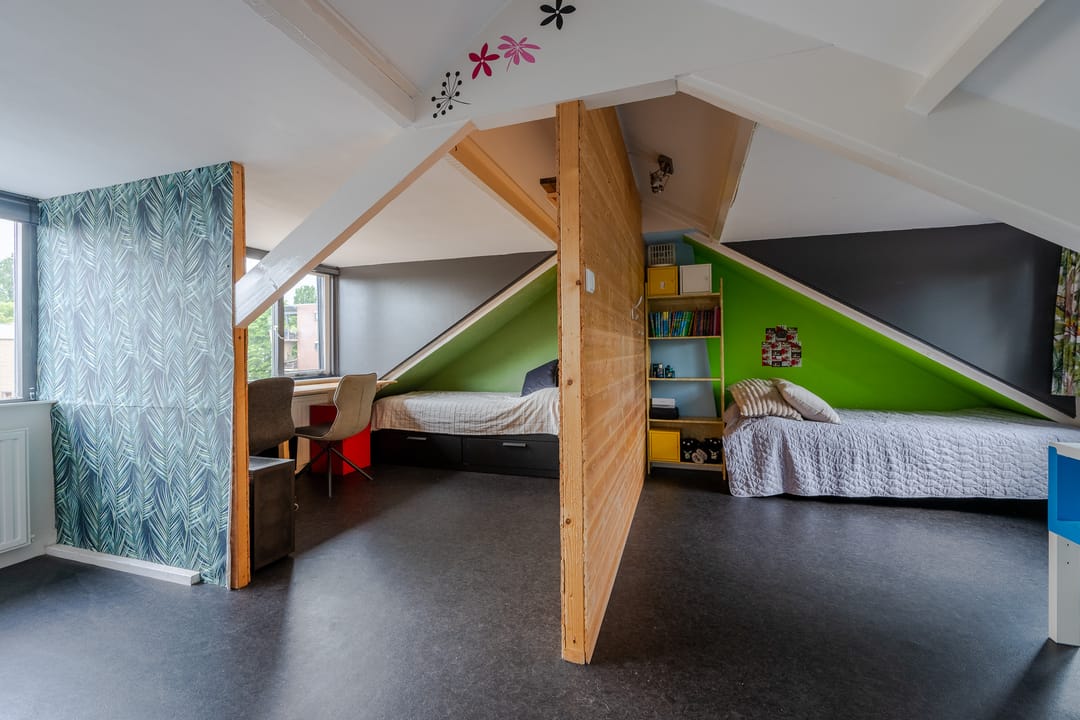 Spacious Semi-Detached Family Home with Versatile Outbuilding in Green Zeist Location — 32