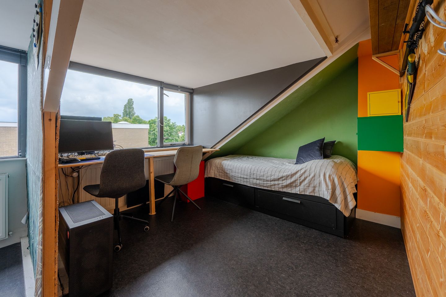 Spacious Semi-Detached Family Home with Versatile Outbuilding in Green Zeist Location — 34