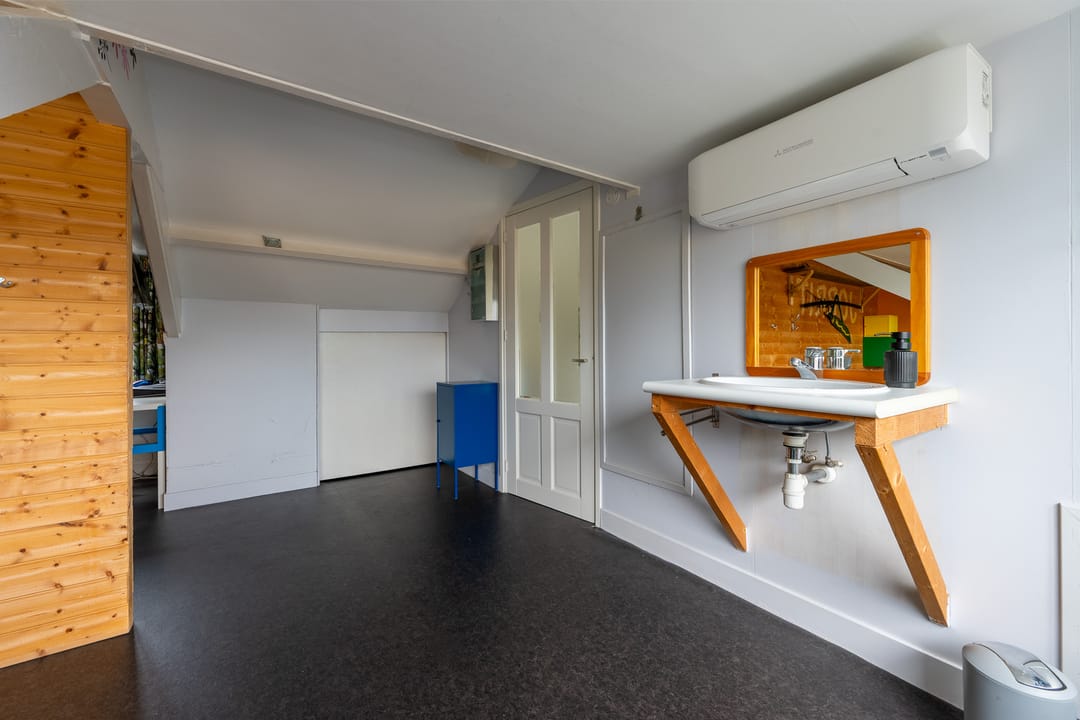 Spacious Semi-Detached Family Home with Versatile Outbuilding in Green Zeist Location — 31