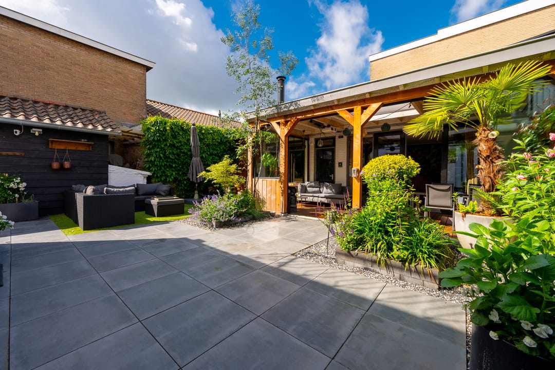 Spacious Semi-Detached Family Home with Versatile Outbuilding in Green Zeist Location — 37