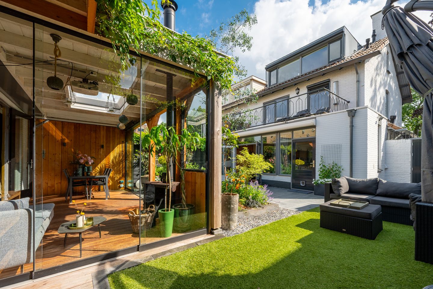 Spacious Semi-Detached Family Home with Versatile Outbuilding in Green Zeist Location — 40