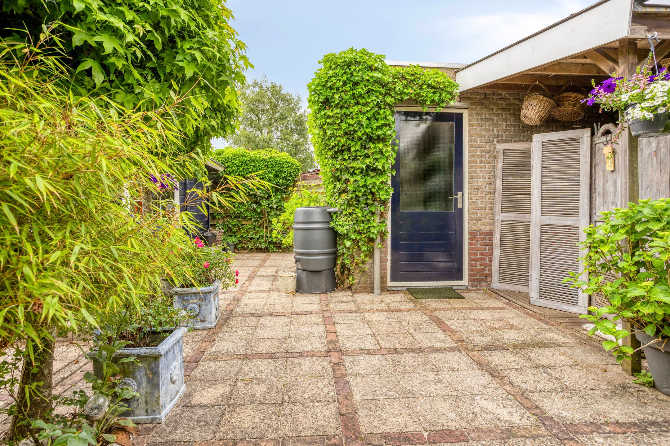 Spacious Corner Home with Large Private Garden in Soestdijk — 36