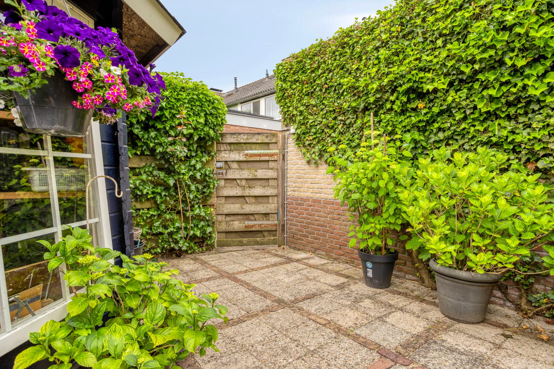 Spacious Corner Home with Large Private Garden in Soestdijk — 38