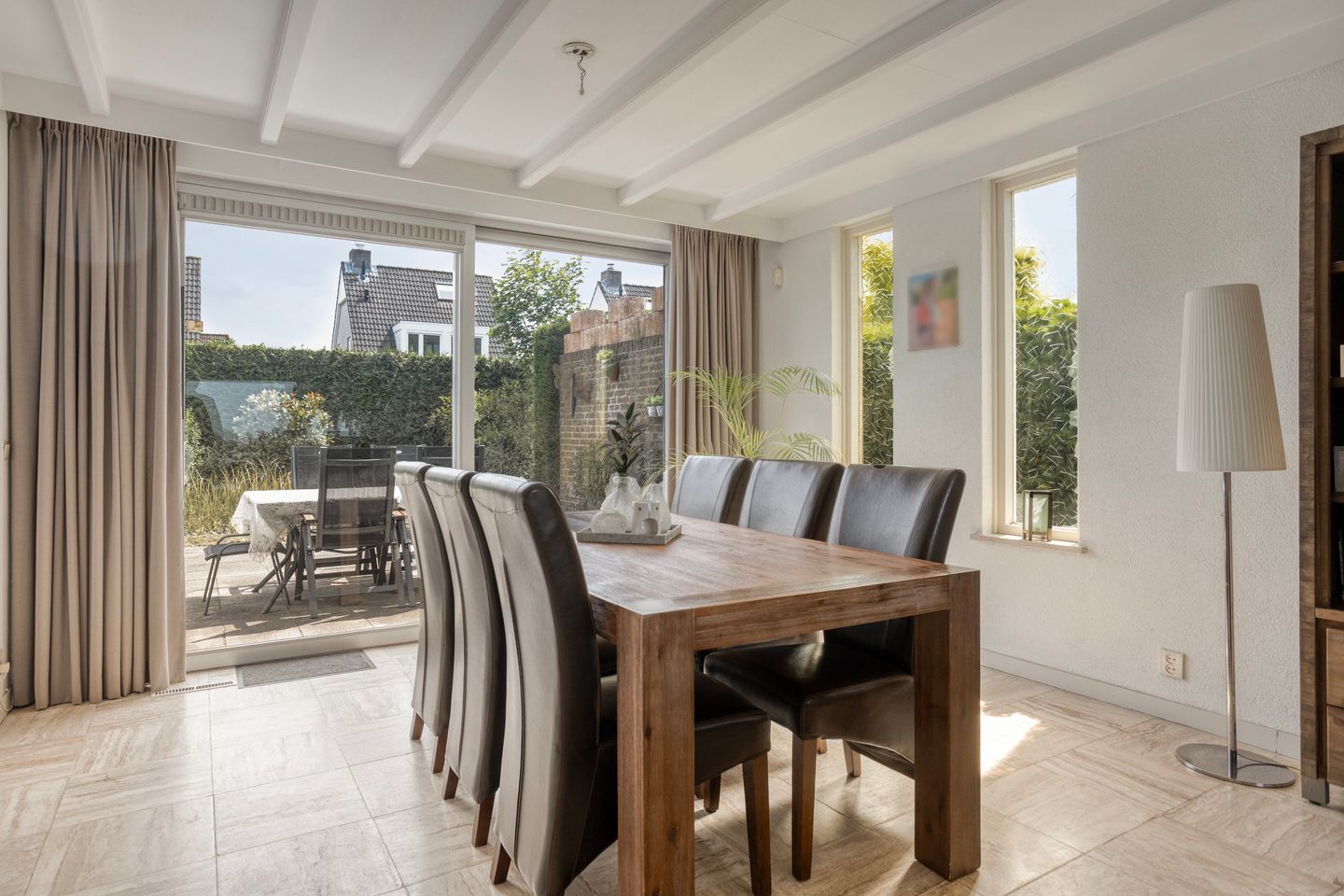 Spacious Split Level Home with Panoramic Views Near Woensdrecht — 10