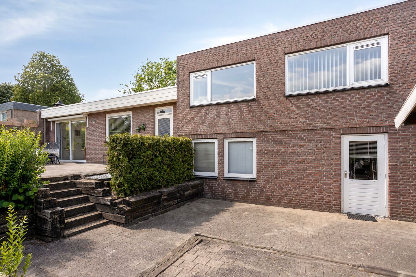 Spacious Split Level Home with Panoramic Views Near Woensdrecht — 40