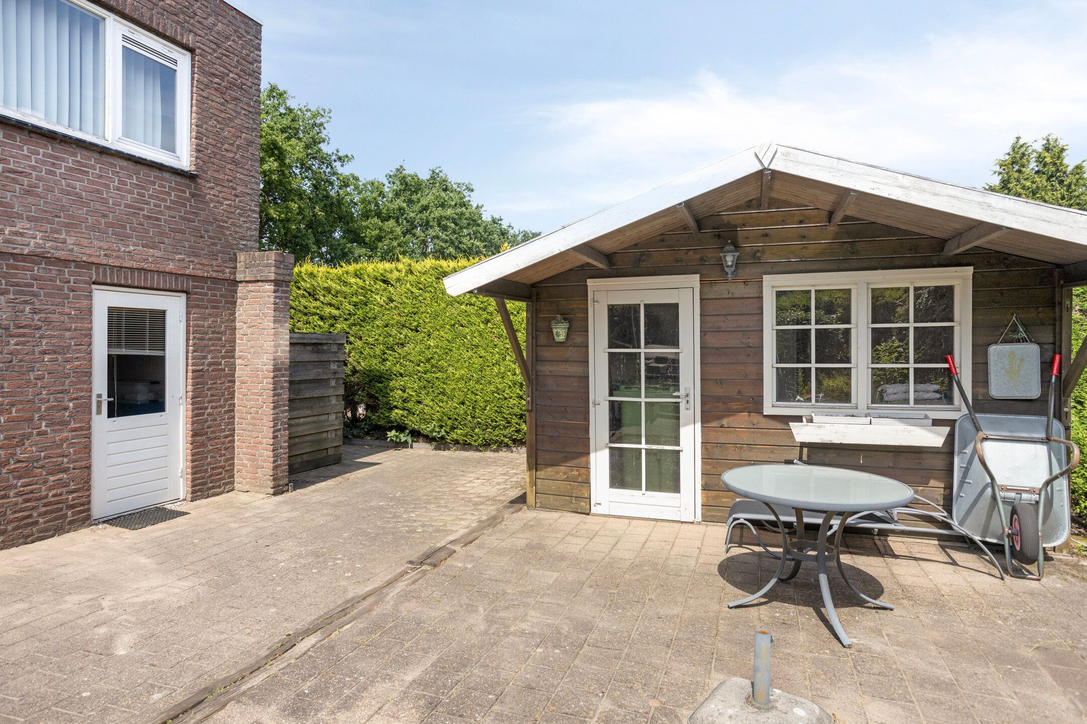 Spacious Split Level Home with Panoramic Views Near Woensdrecht — 39