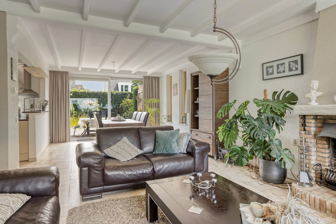 Spacious Split Level Home with Panoramic Views Near Woensdrecht — 7