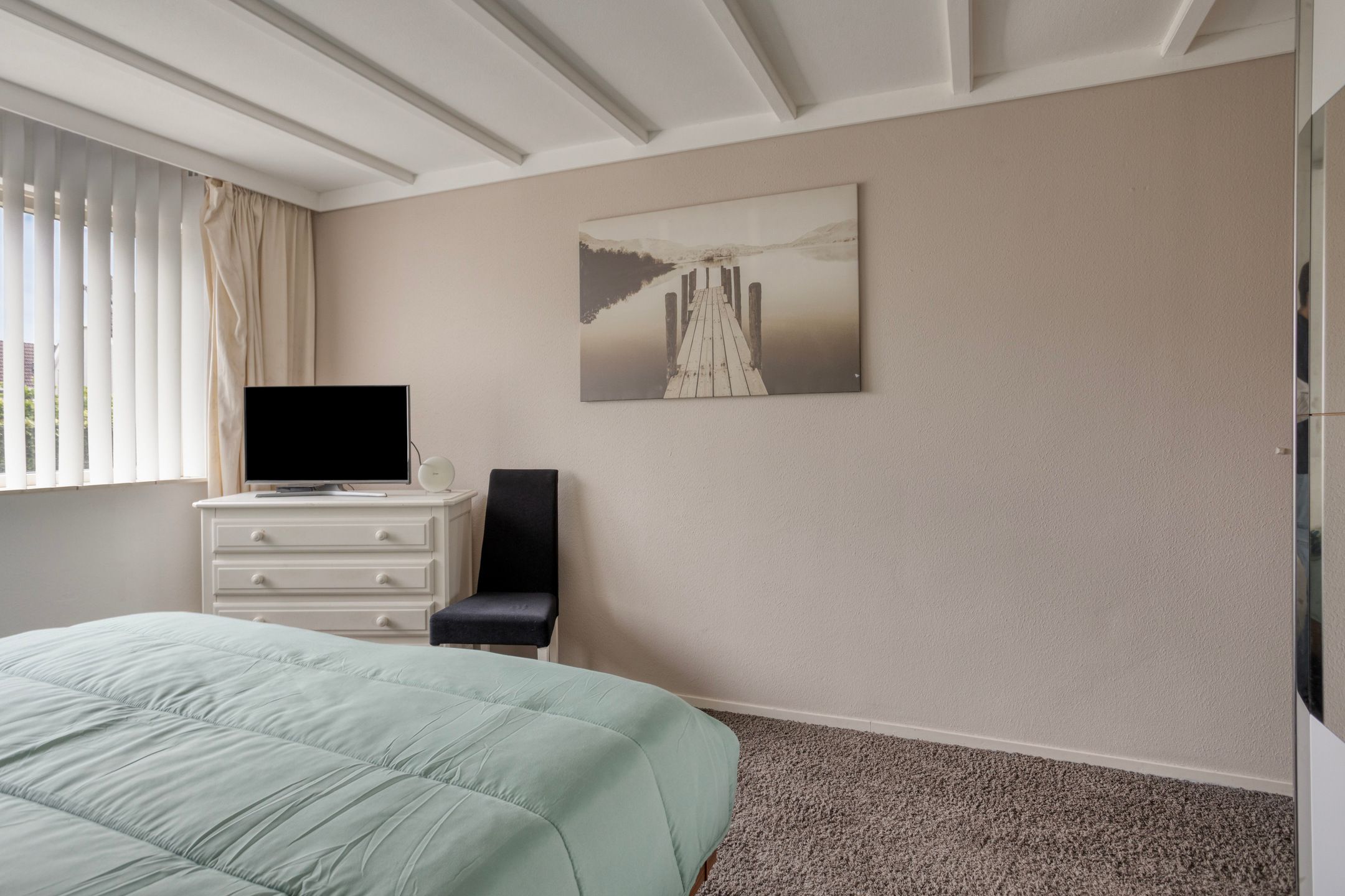 Spacious Split Level Home with Panoramic Views Near Woensdrecht — 24