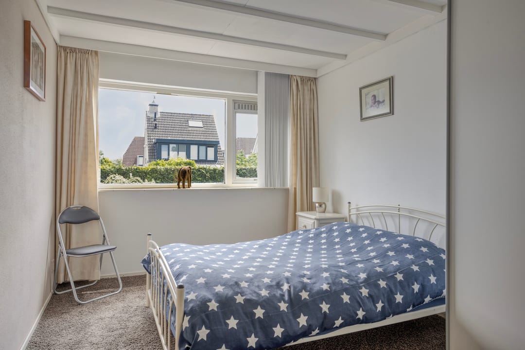Spacious Split Level Home with Panoramic Views Near Woensdrecht — 26