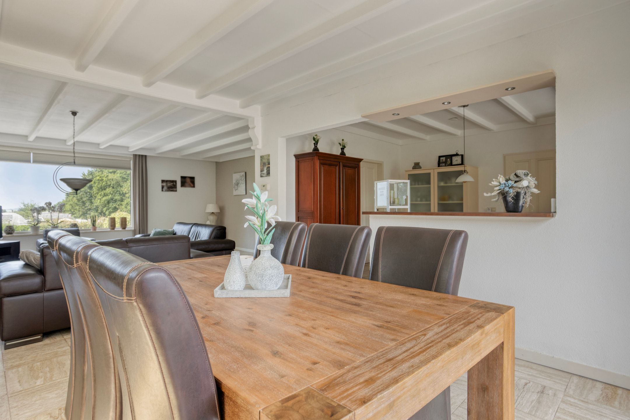 Spacious Split Level Home with Panoramic Views Near Woensdrecht — 9