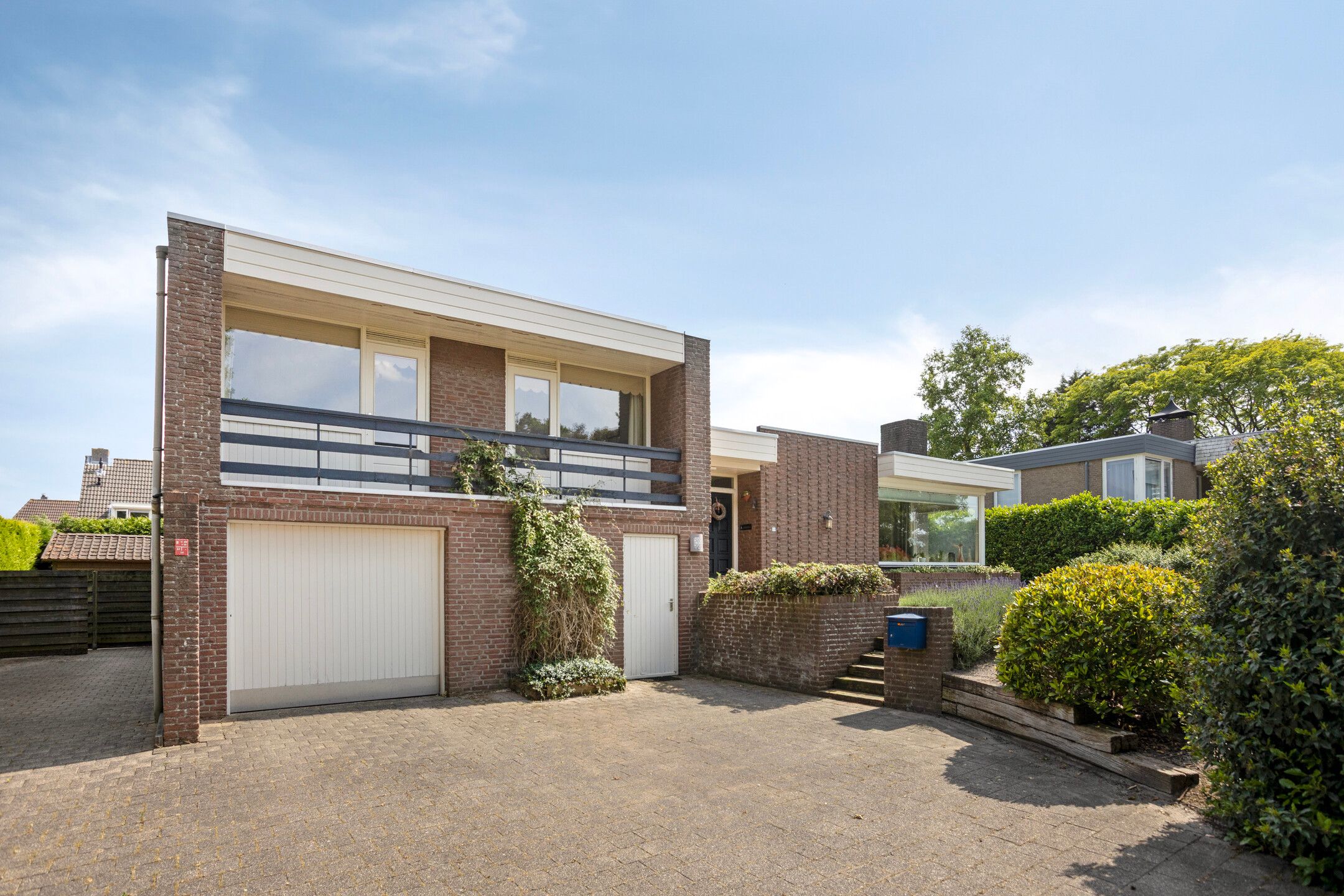 Spacious Split Level Home with Panoramic Views Near Woensdrecht — 42