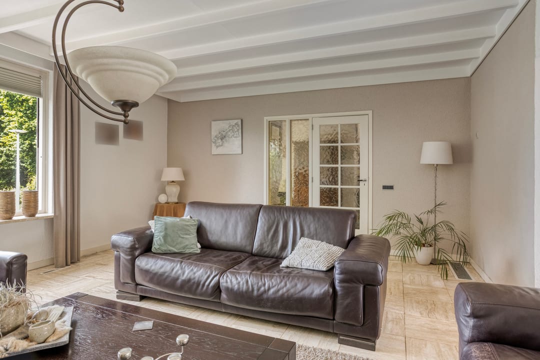 Spacious Split Level Home with Panoramic Views Near Woensdrecht — 8