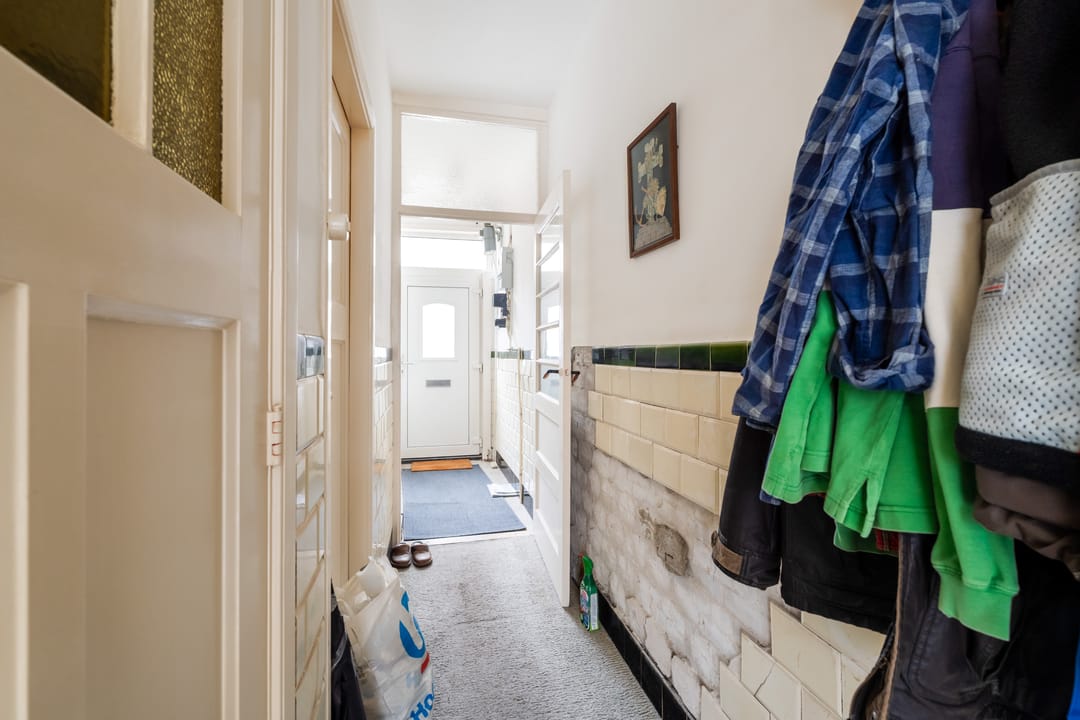 Charming Fixer-Upper in Duindorp with Surprisingly Spacious Garden — 7