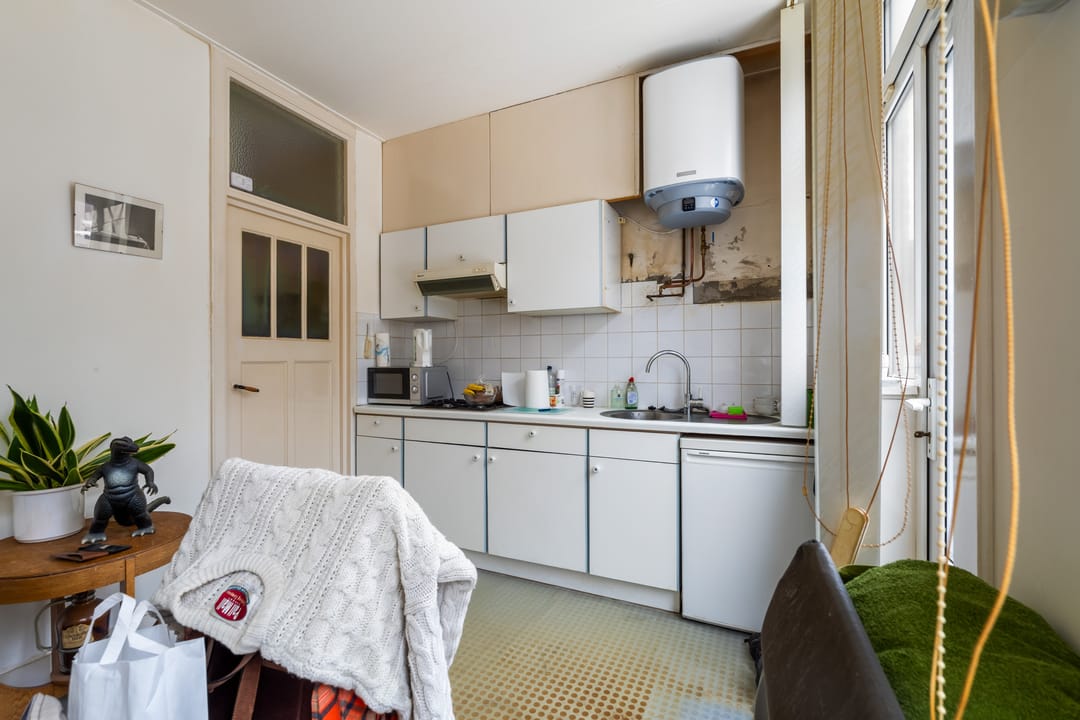 Charming Fixer-Upper in Duindorp with Surprisingly Spacious Garden — 11