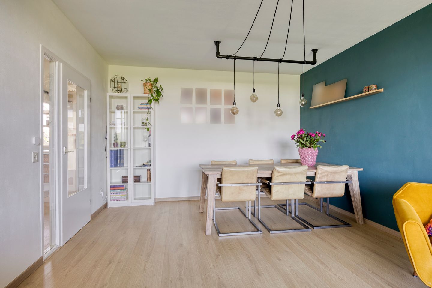 Modern Four Room Apartment with Green Views in Vaartbroek — 10