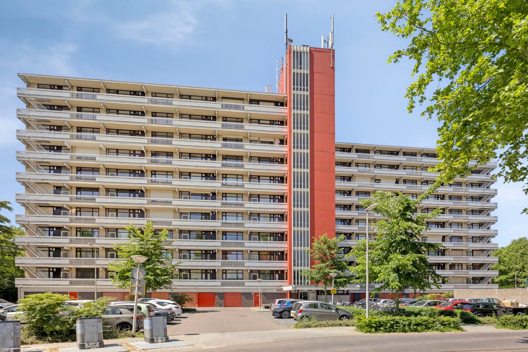 Modern Four Room Apartment with Green Views in Vaartbroek