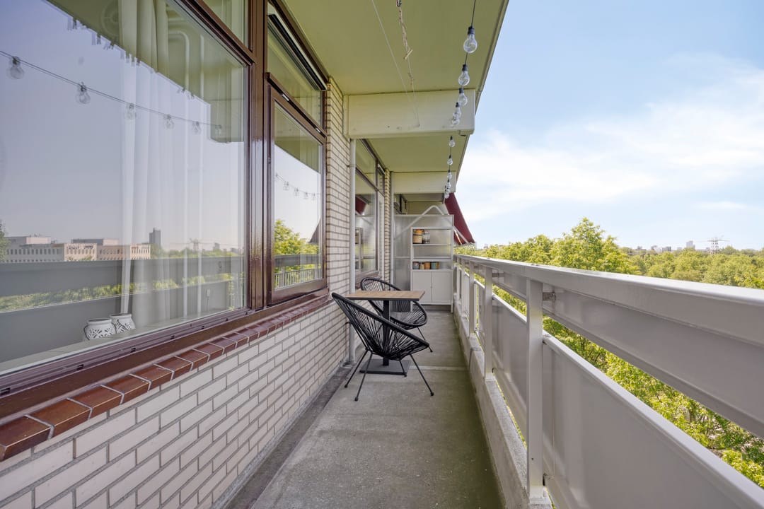 Modern Four Room Apartment with Green Views in Vaartbroek — 22