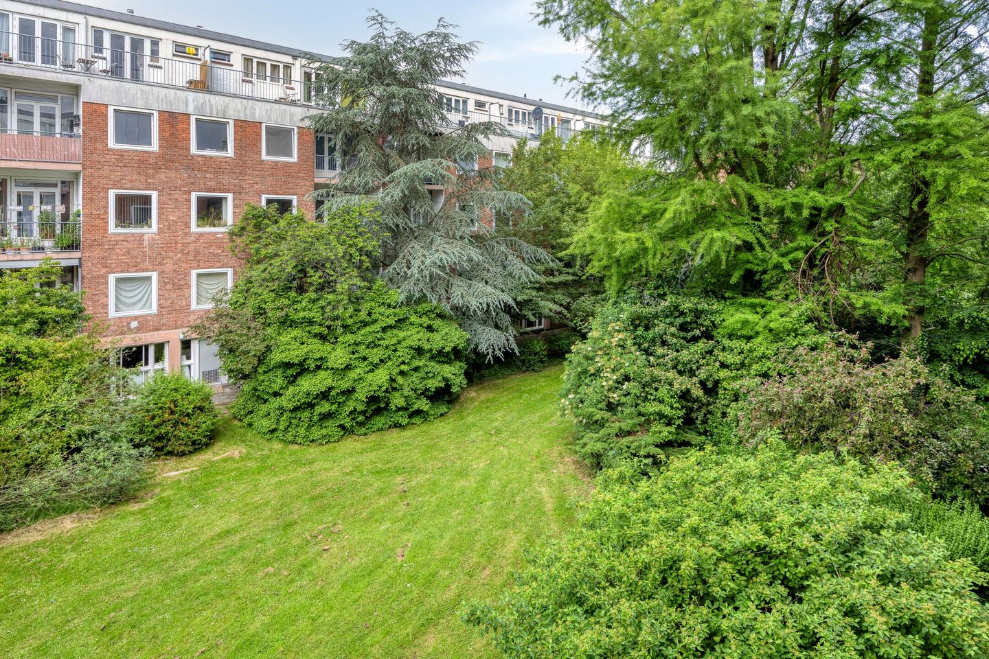 Energy Efficient Three-Bedroom Apartment with Two Balconies in Rotterdam-West — 20