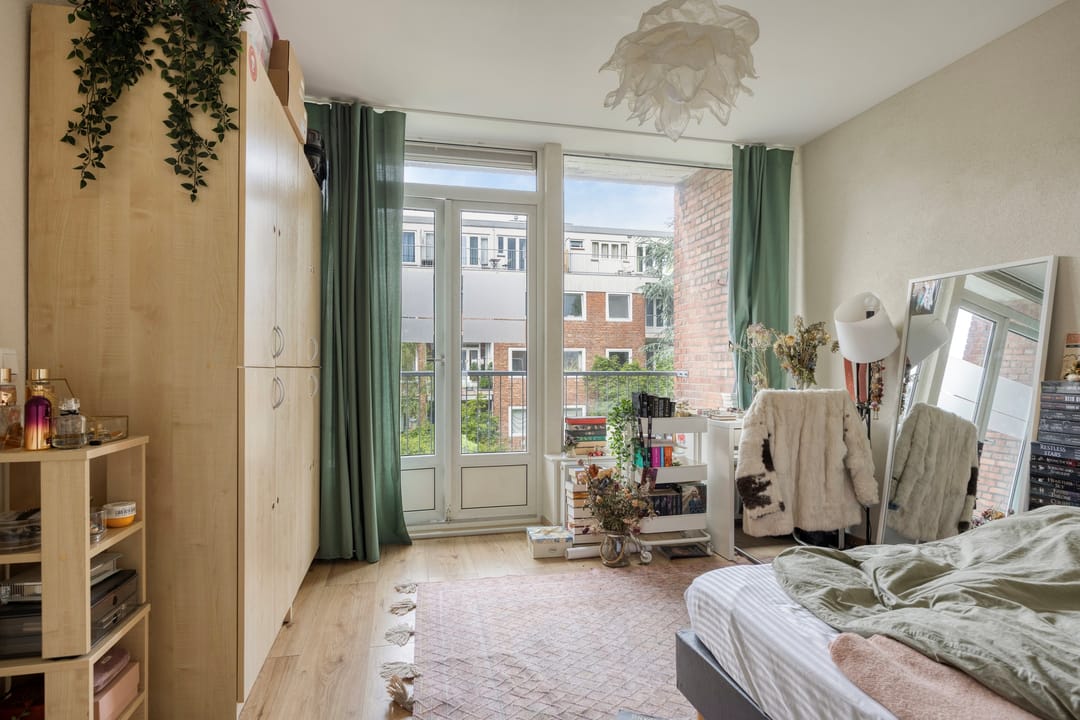 Energy Efficient Three-Bedroom Apartment with Two Balconies in Rotterdam-West — 8