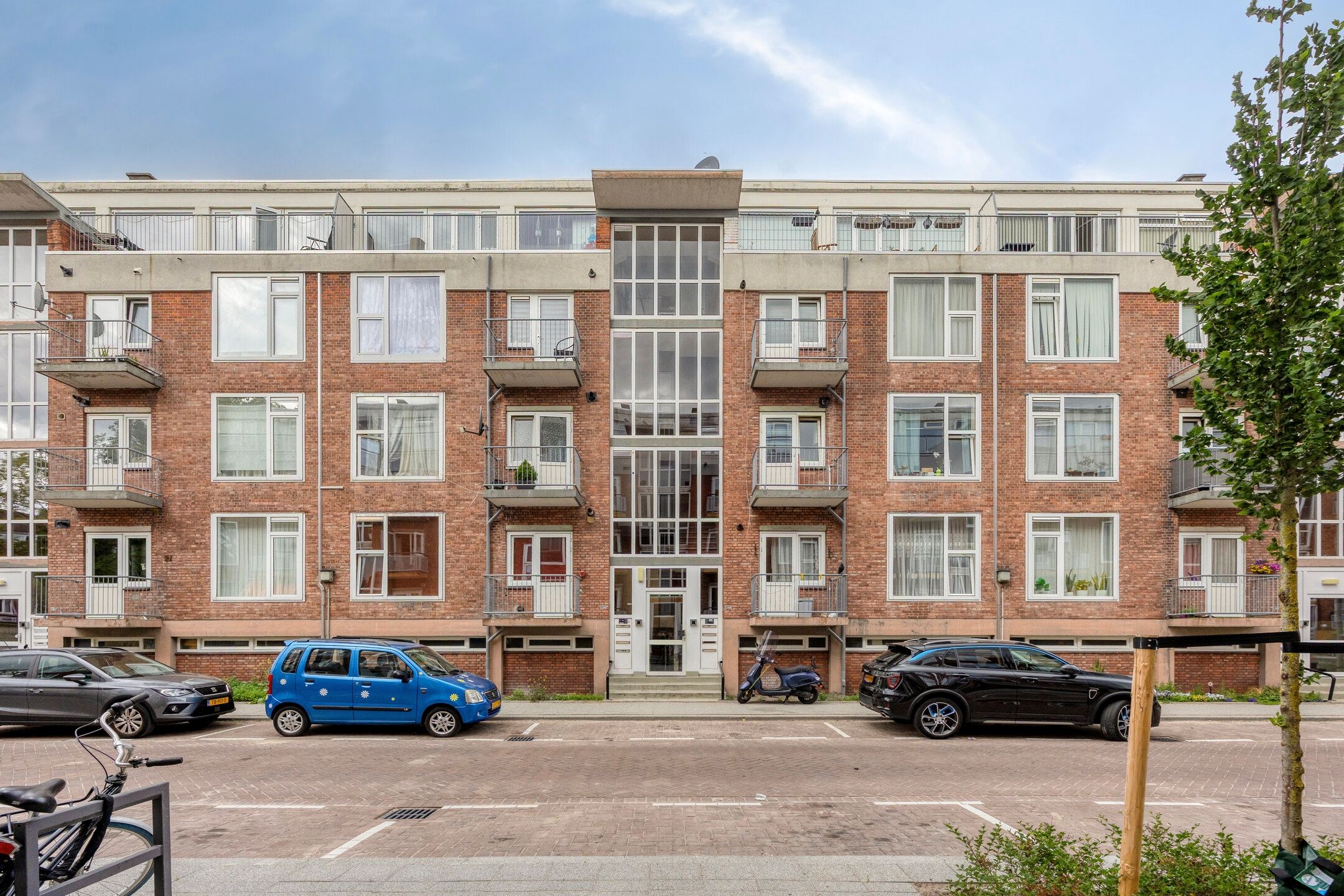 Energy Efficient Three-Bedroom Apartment with Two Balconies in Rotterdam-West — 18