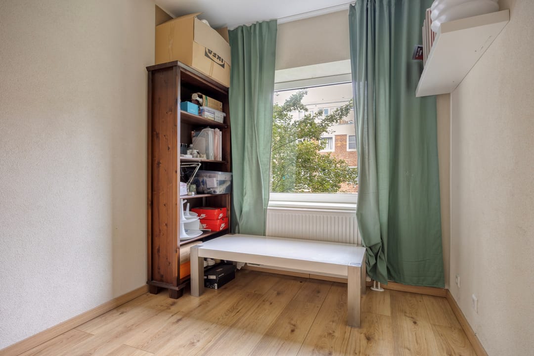 Energy Efficient Three-Bedroom Apartment with Two Balconies in Rotterdam-West — 11