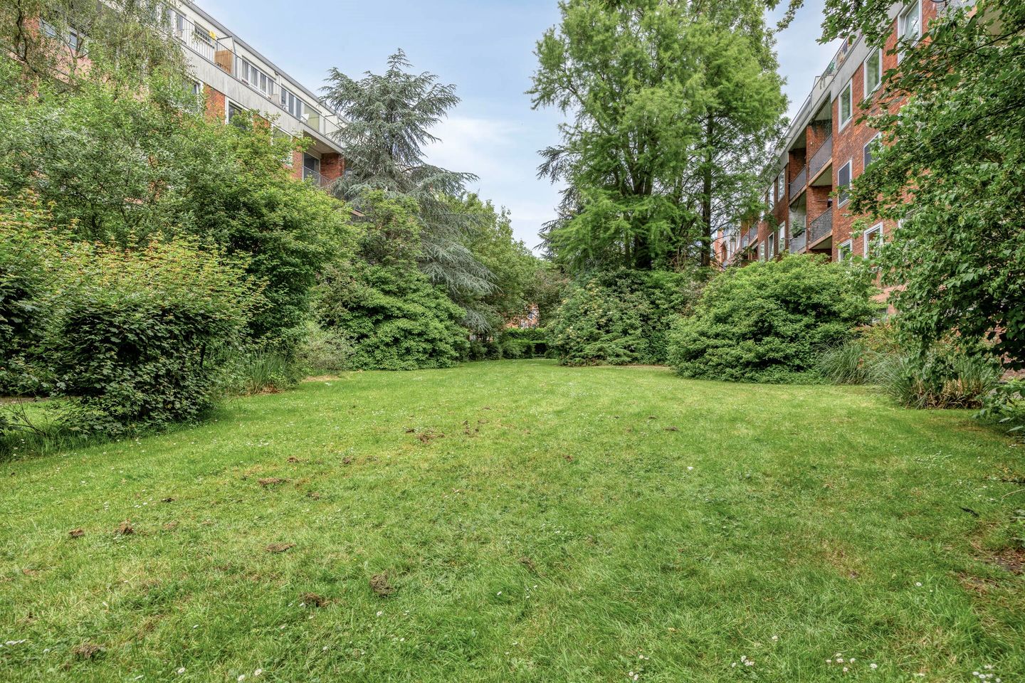 Energy Efficient Three-Bedroom Apartment with Two Balconies in Rotterdam-West — 25